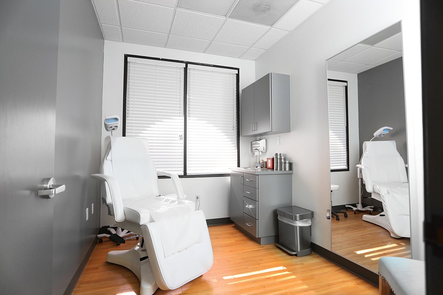 Picking A Plastic Surgeon: 5 Questions You Should Ask At Your Plastic Surgery Consultation